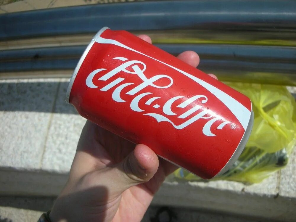 Кока кола Израиль. Арабская Кока кола. Написание Кока кола. Coca Cola на арабском.