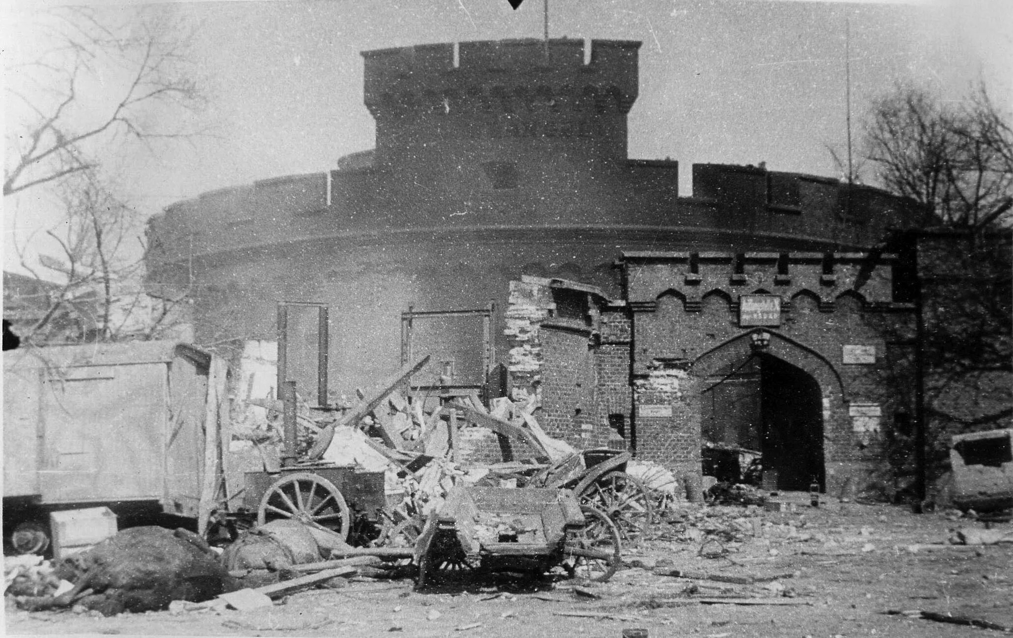 Кенигсберг взят год. Штурм Кёнигсберга в 1945 году. Башня Врангель Кенигсберг. Штурм Калининграда 1945. Взятие крепости Кенигсберг 9 апреля 1945.