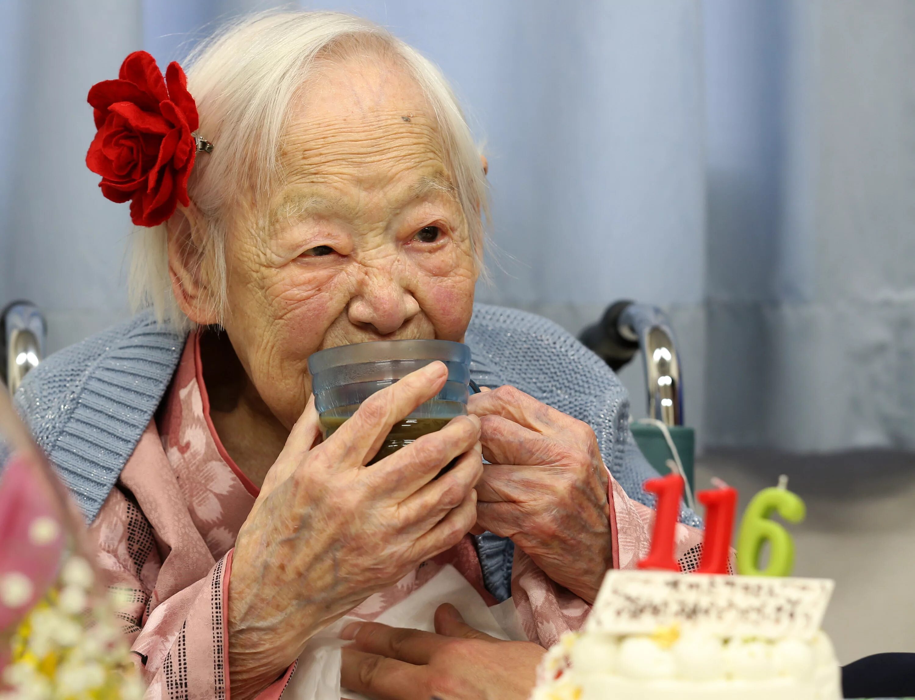 Люди которые жили в одно время. Долгожители 100 лет. Японцы долгожители.