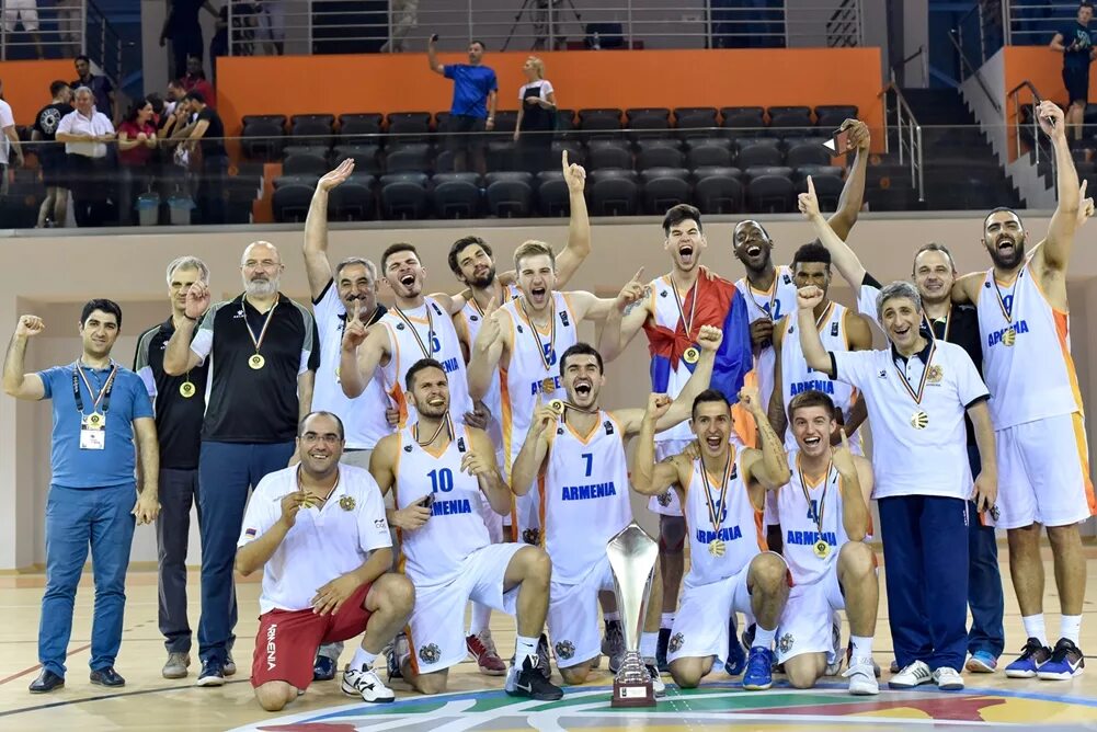 Баскетбол армения. Сборная Армении по баскетболу. Кочинян Арарат баскетбол. Сборная по баскетболу Армении баскетболу. Сборная Армении по баскетболу мужчины.