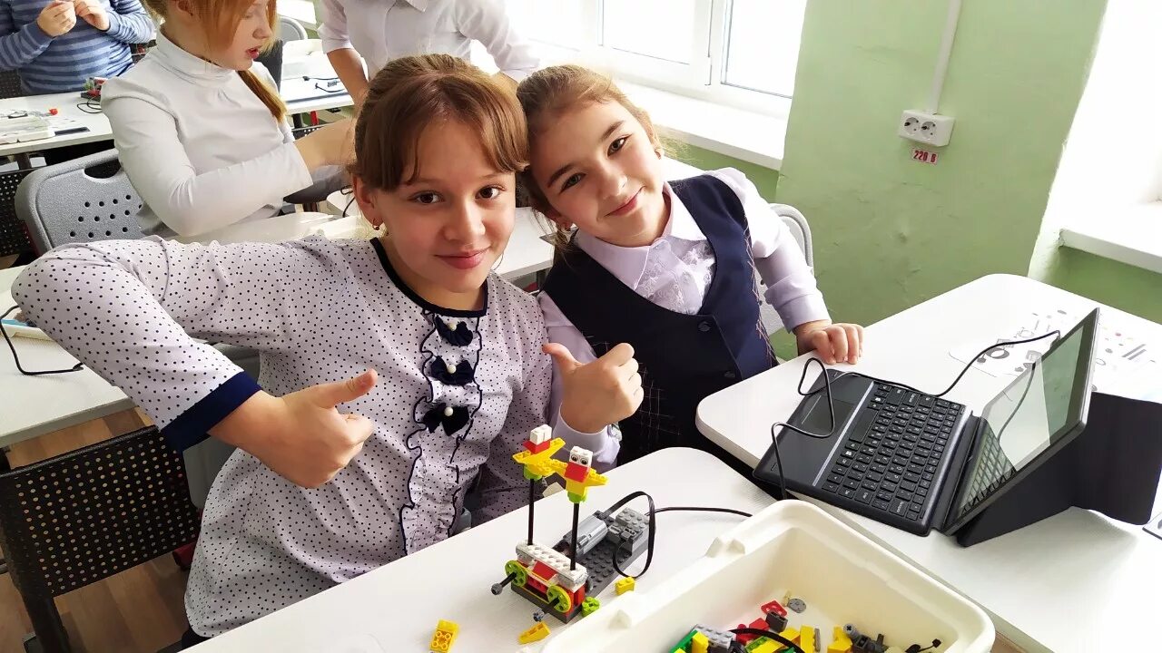 Школа для одаренных детей в сочи сириус. Одарённый ребёнок. Общее образование это школа. Одаренные дети в школе. Школа интернат одаренных детей имени гужвина.