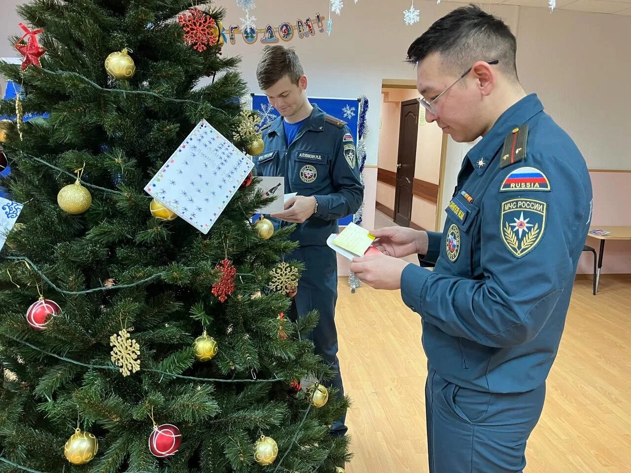 Волжский спасательный. Волжский спасательный центр Самара. Елка желаний. 1001 Спасательный центр МЧС. Сувениры МЧС.