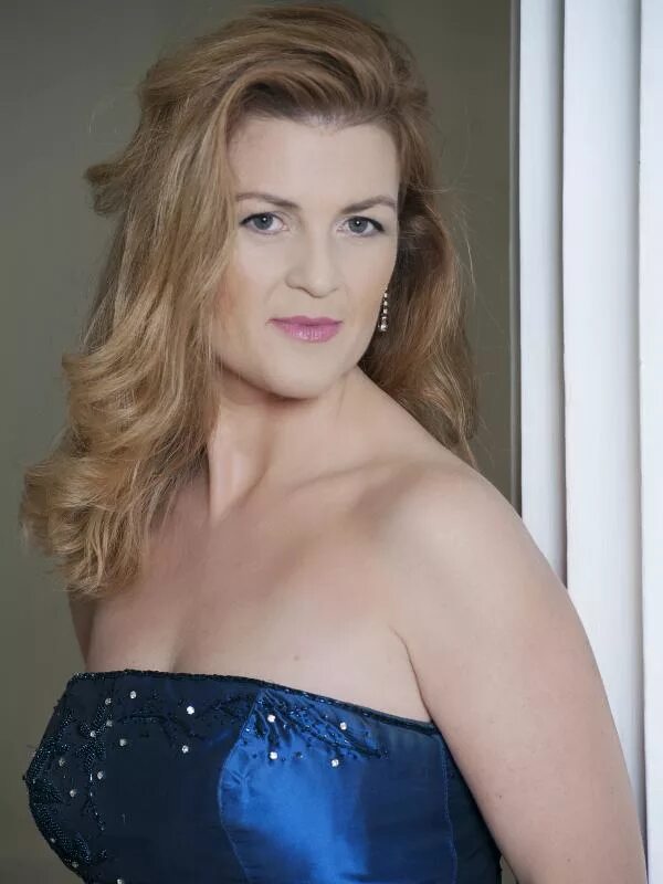 Valayre сопрано sylvie. Sylvia schwartz. Silvia soprano. Silvia soprano. Silvia soprano.