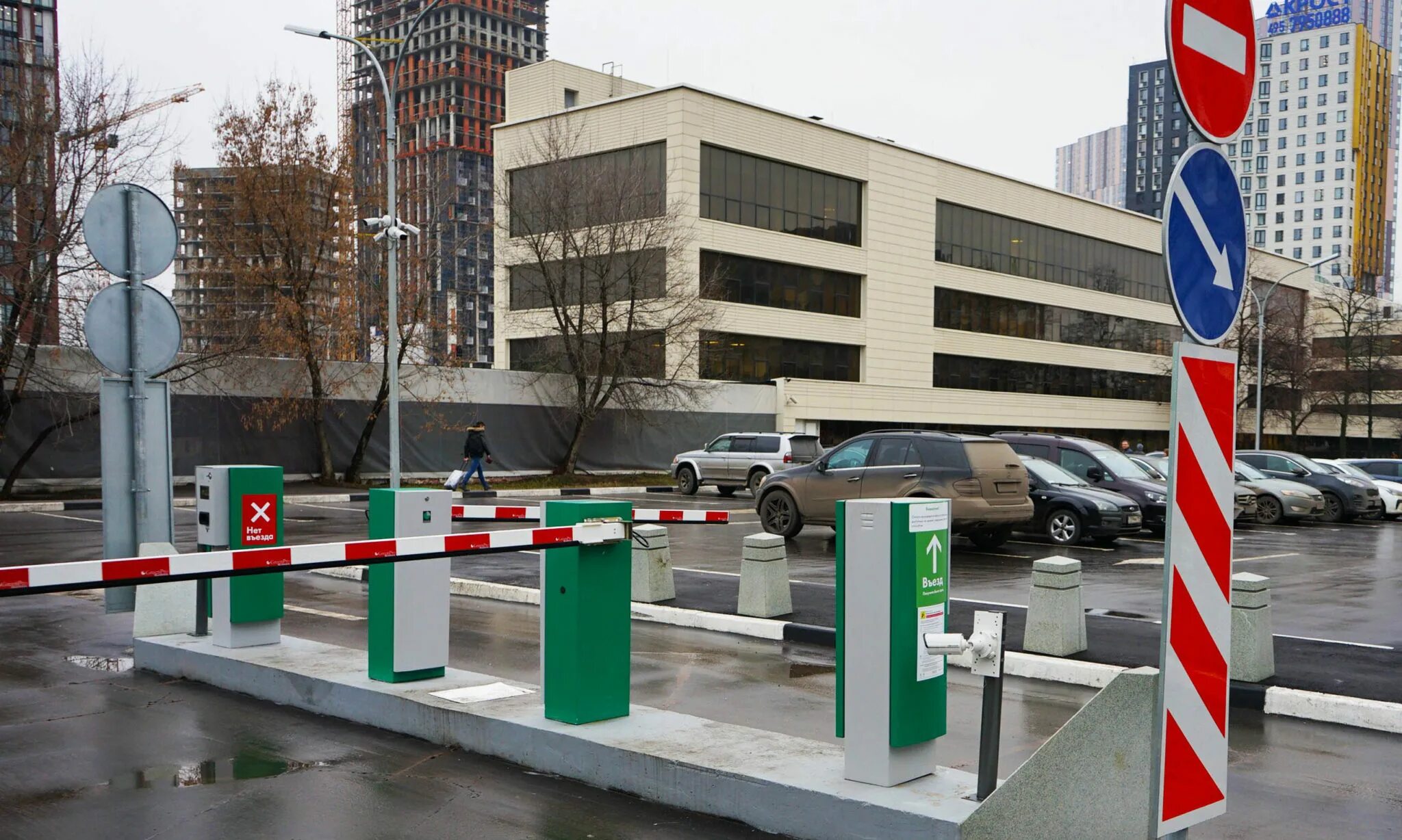 Закрыли автостоянку