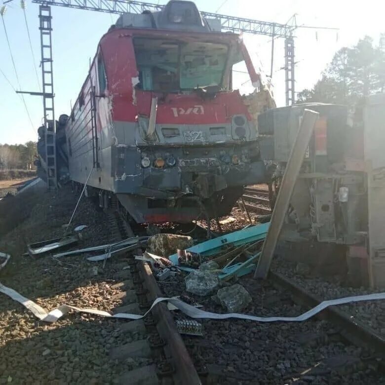 Список погибших на переезде. Авария поезда в Амурской области. Авария в Амурской области на железной дороге. Авария на станции Ледяная 23.10.2021. Столкновение поезда с КАМАЗОМ.