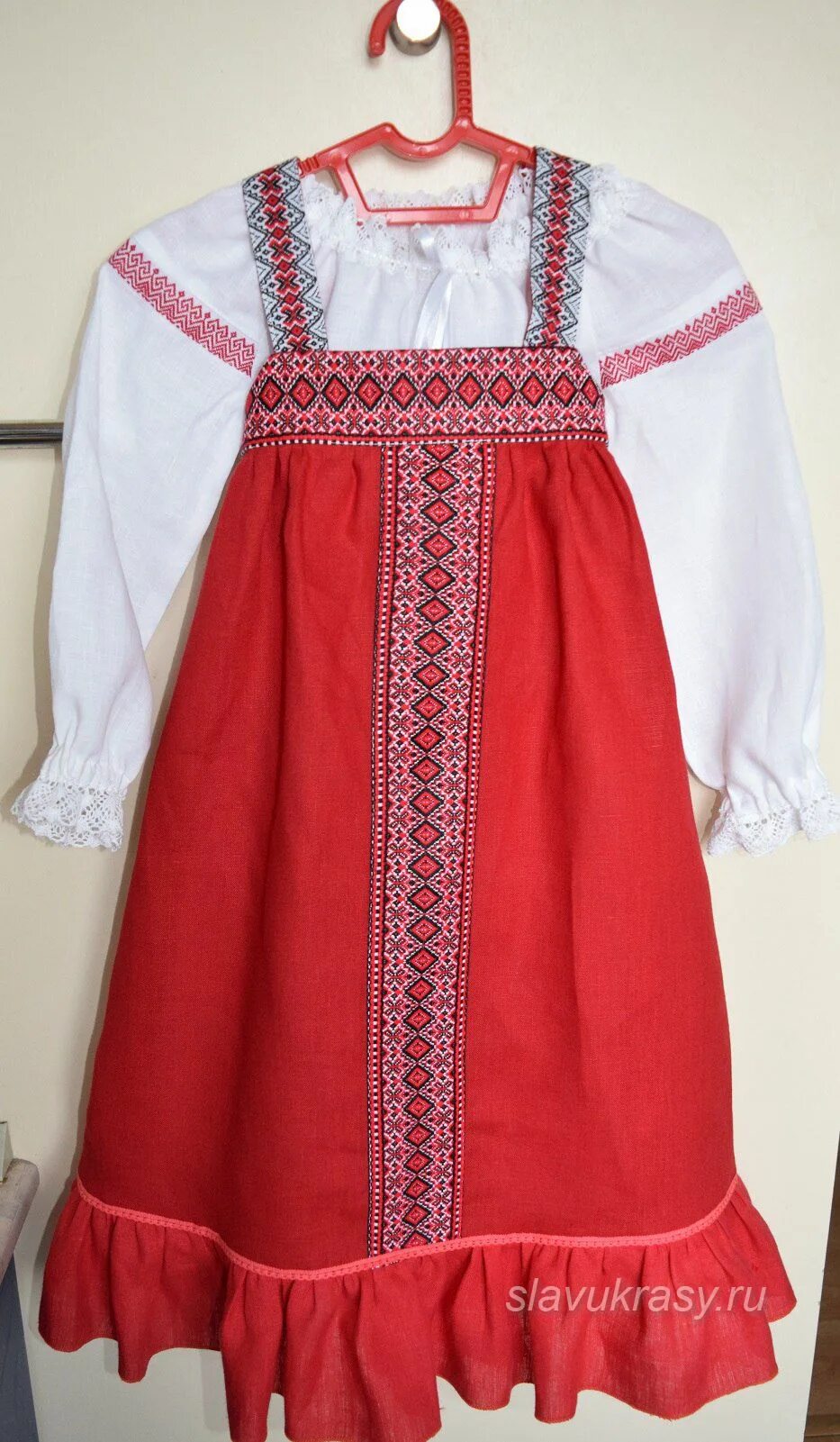 Канал сарафан актёры. Телеканал сарафан. Логотип канала сарафан. Сарафан хабаровск. Канал сарафан тв.