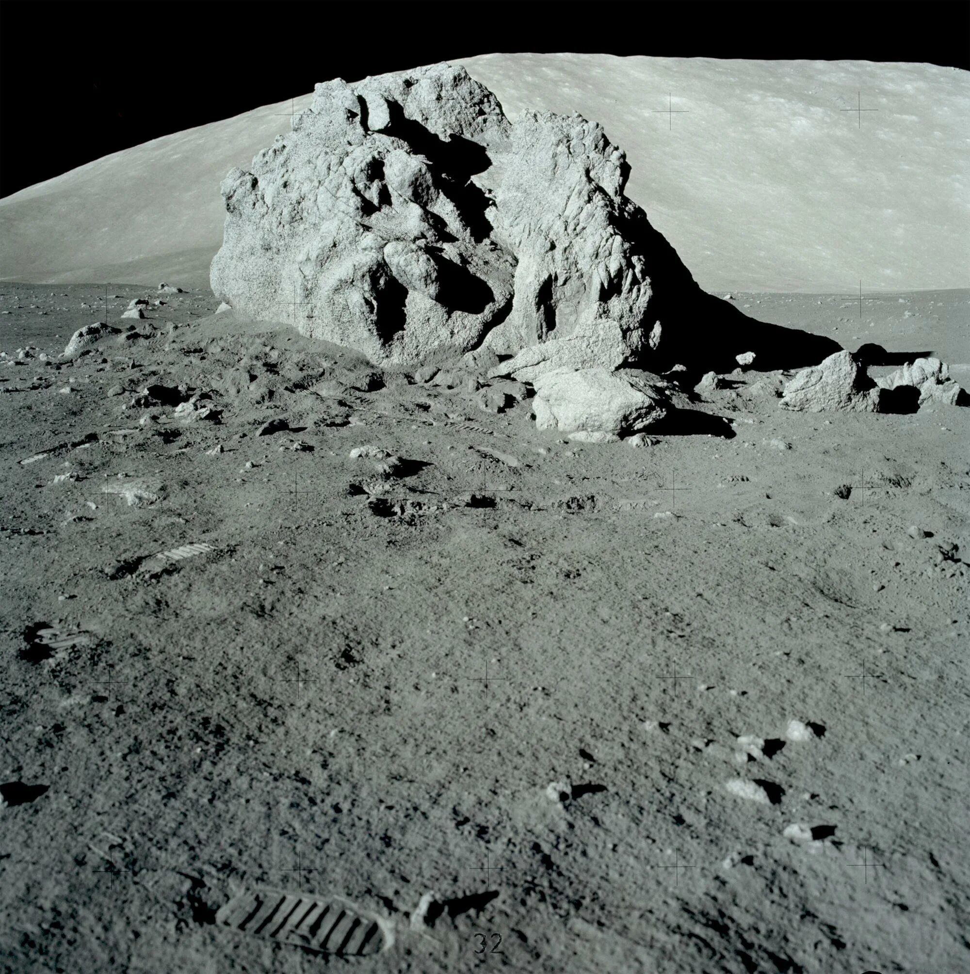 Аполлон 17. Поверхность Луны. Горы на Луне. Фото Луны.