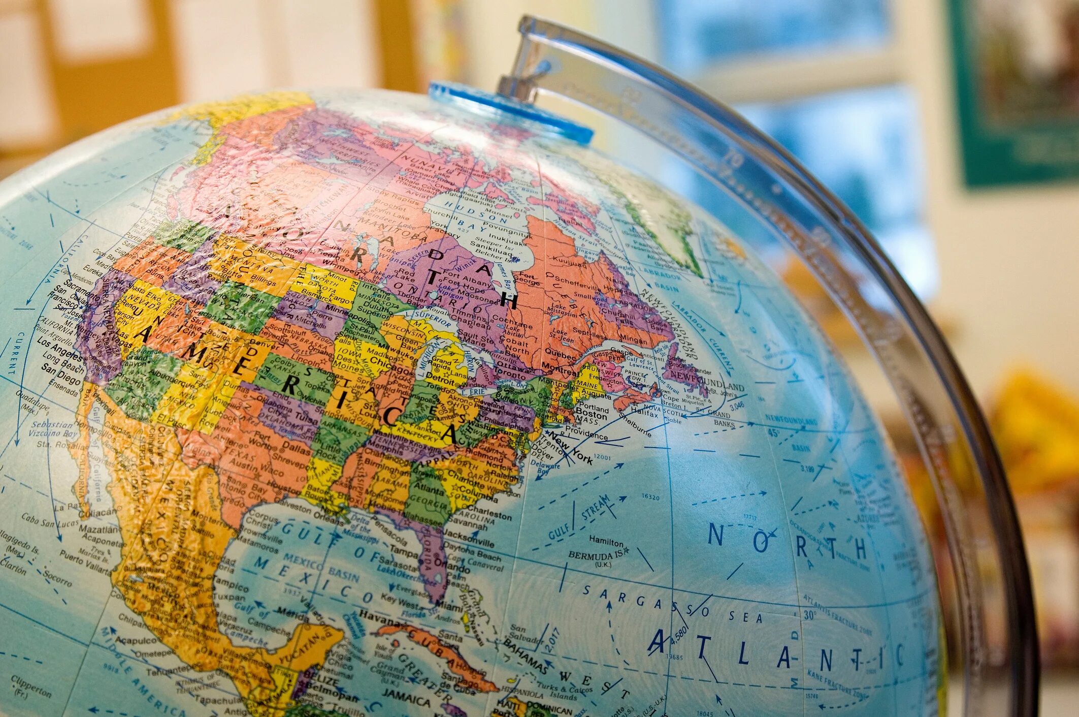 европа на глобусе картинки. глобус карта географическая. география. самый большой в мире глобус эрта. глобус.