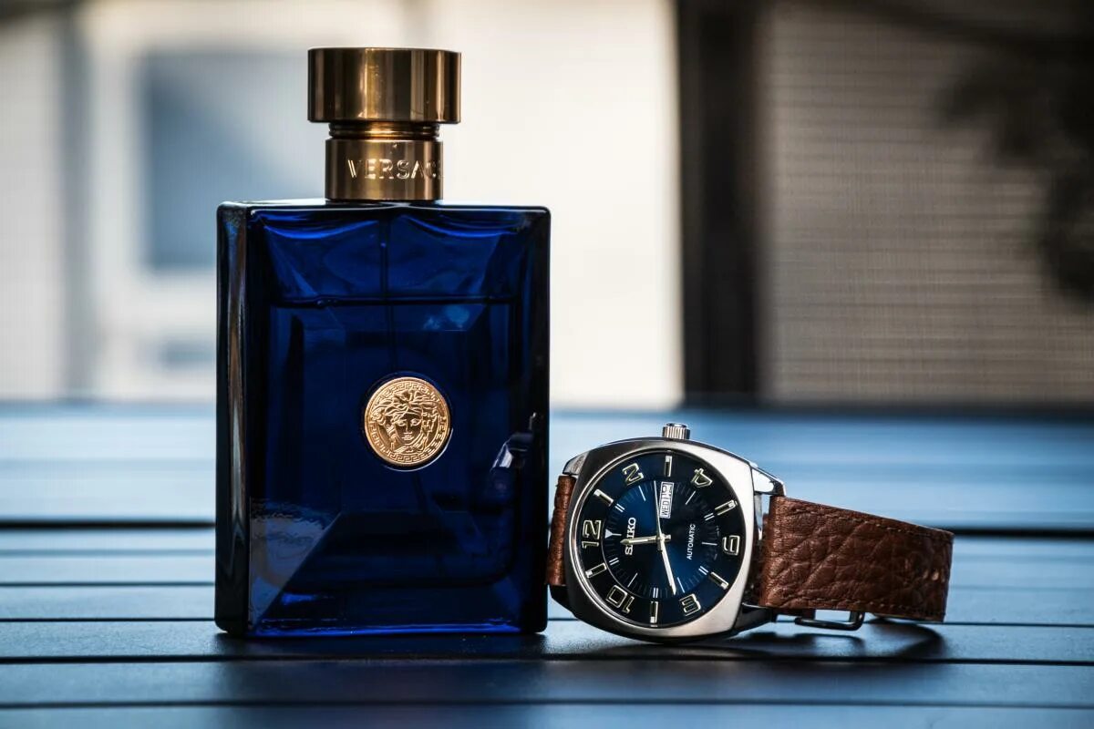 Versace blue мужские. Versace pour homme Dylan Blue Versace. Versace Dylan Blue мужские. Аромат Versace pour homme Dylan Blue. Wersace Delan Blue parfem.