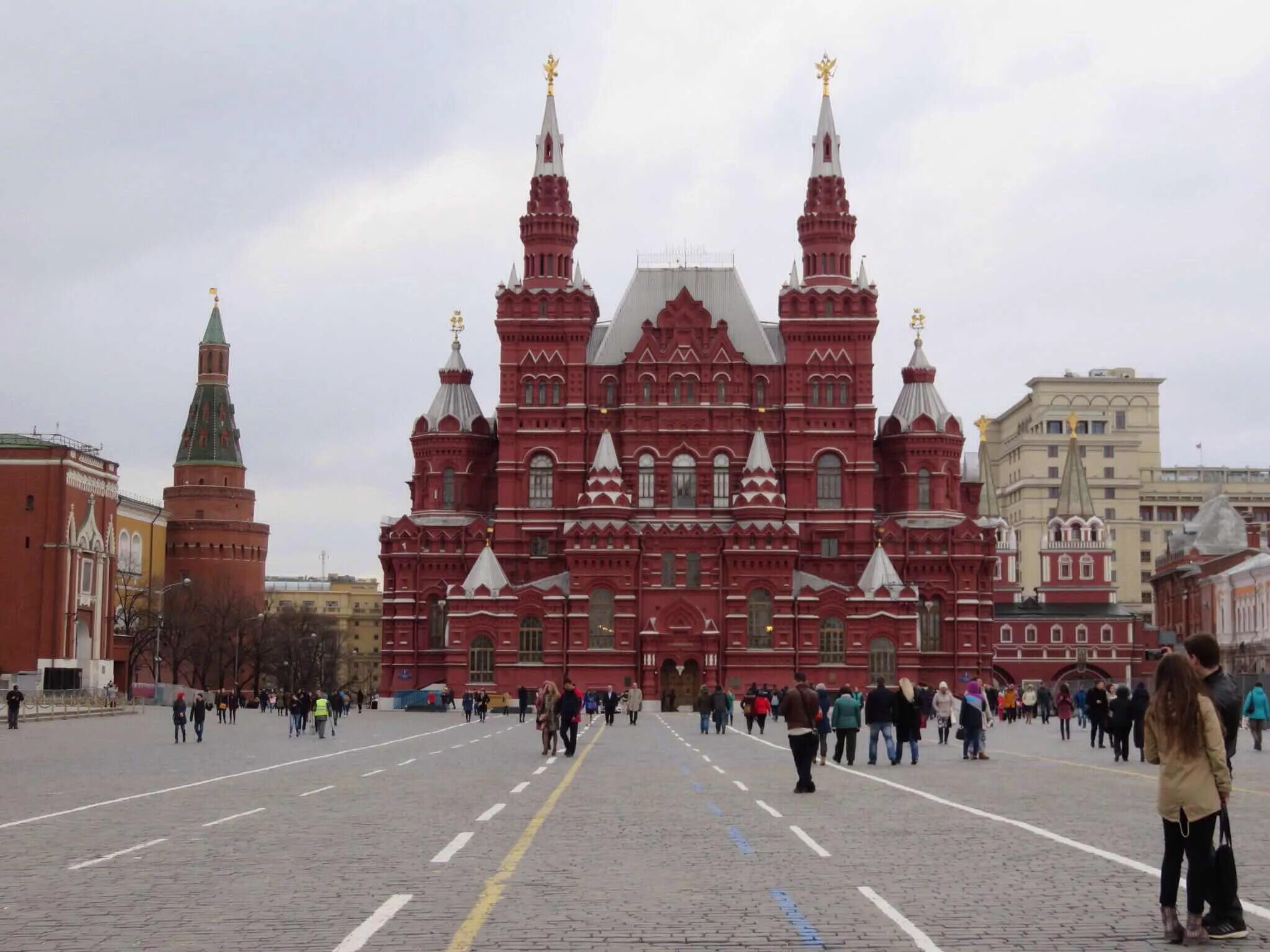 Сходить вчера. Разметка на красной площади. Красная площадь Москва достопримечательности. Москва красная площадь фото. Парад на красной площади.