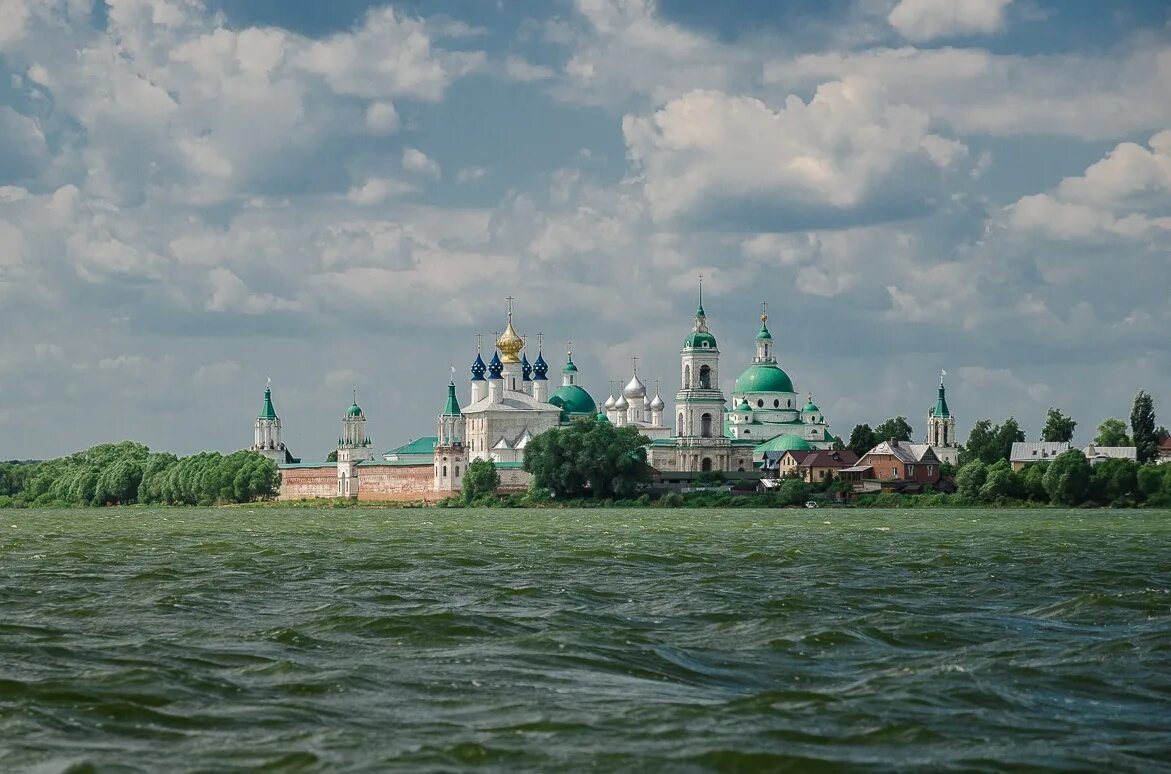 Озеро Неро Ростов Великий. Озеро Неро Спасо-Яковлевский монастырь. Ростовский Кремль с озера Неро. Спасо-Яковлевский монастырь на берегу озера Неро.