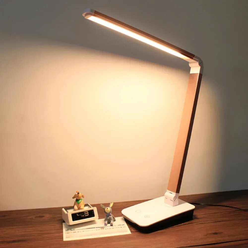 Yeelight настольная лампа. Настольный светильник на столе. Настольная лампа. Настольный свет теплый. Светильник теплый свет.