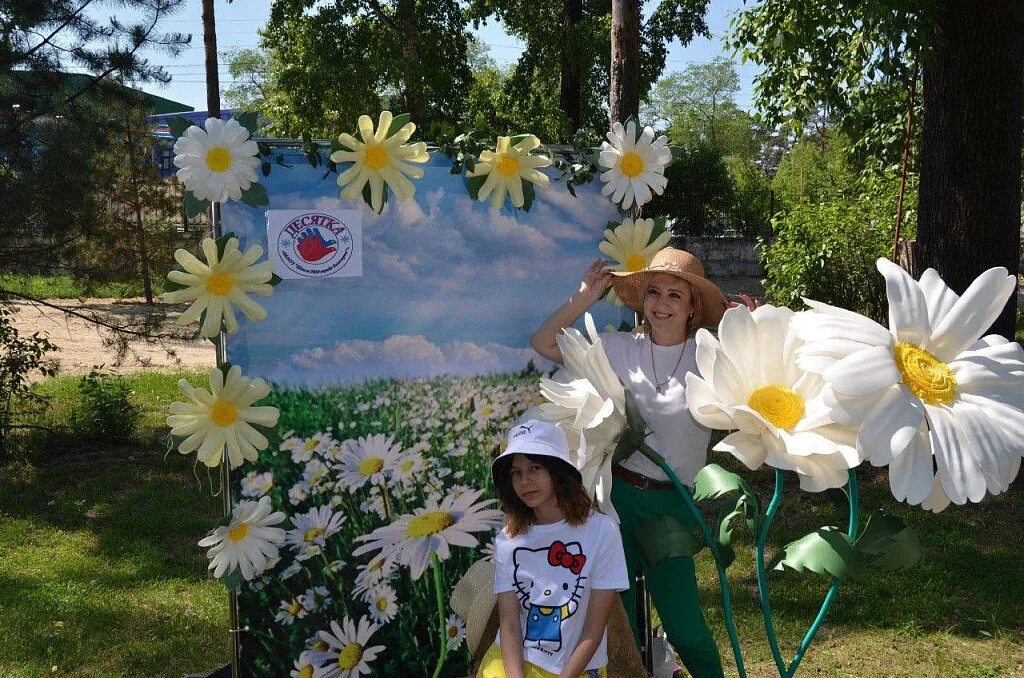 Конкурс фотозон. День цветов в детском лагере. Сад своими руками. День цветка в детском саду. Фотозона в детском лагере.