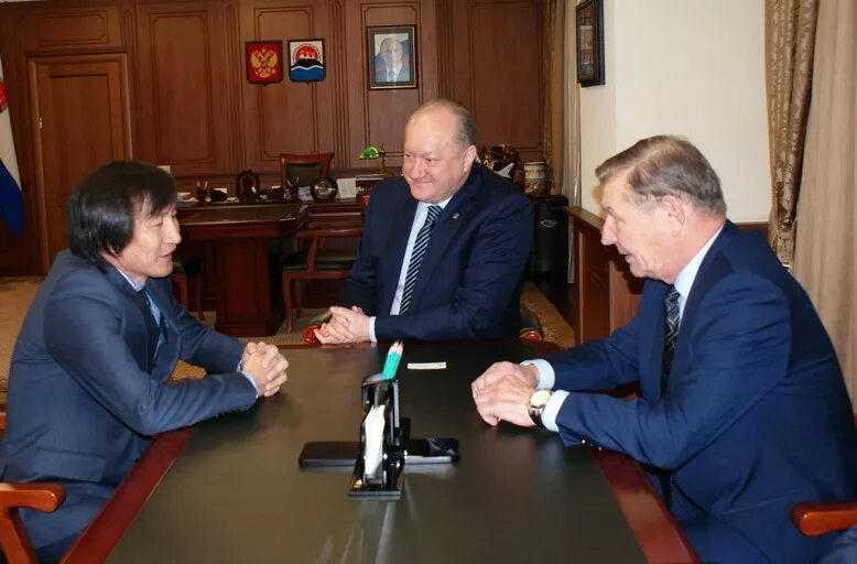 Хабаровск. Хабаровск прекрасный город. Виды ночного хабаровска. Хабаровск фото города. Хабаровск время.