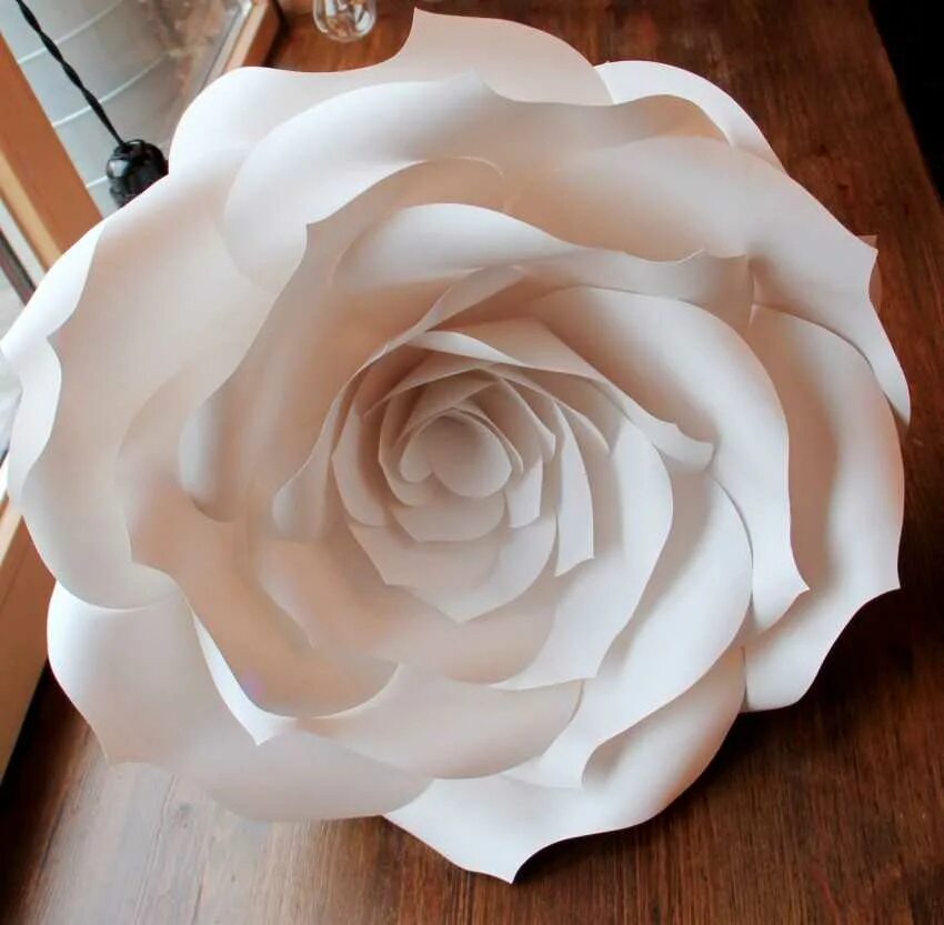 Большие бумажные цветы. Объемные розы. Объемные розы из бумаги.