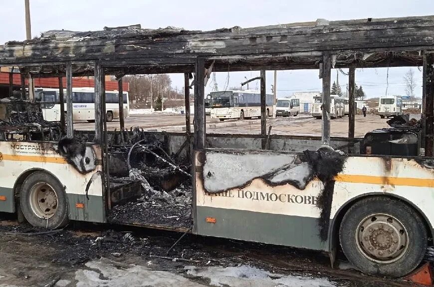 Сгорел автобус ЛИАЗ. Автостанция Волоколамск. Сгорел автобус Волоколамск. Автобус сгорел на автовокзале. Автобус волоколамск москва сегодня