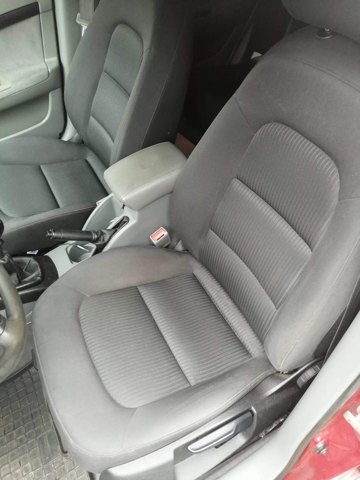 Chevrolet lacetti передние сиденья. Переднее кресло chevrolet lacetti. Сиденья шевроле лачетти седан. Пластик сиденья лачетти. Лачетти sw platinum.