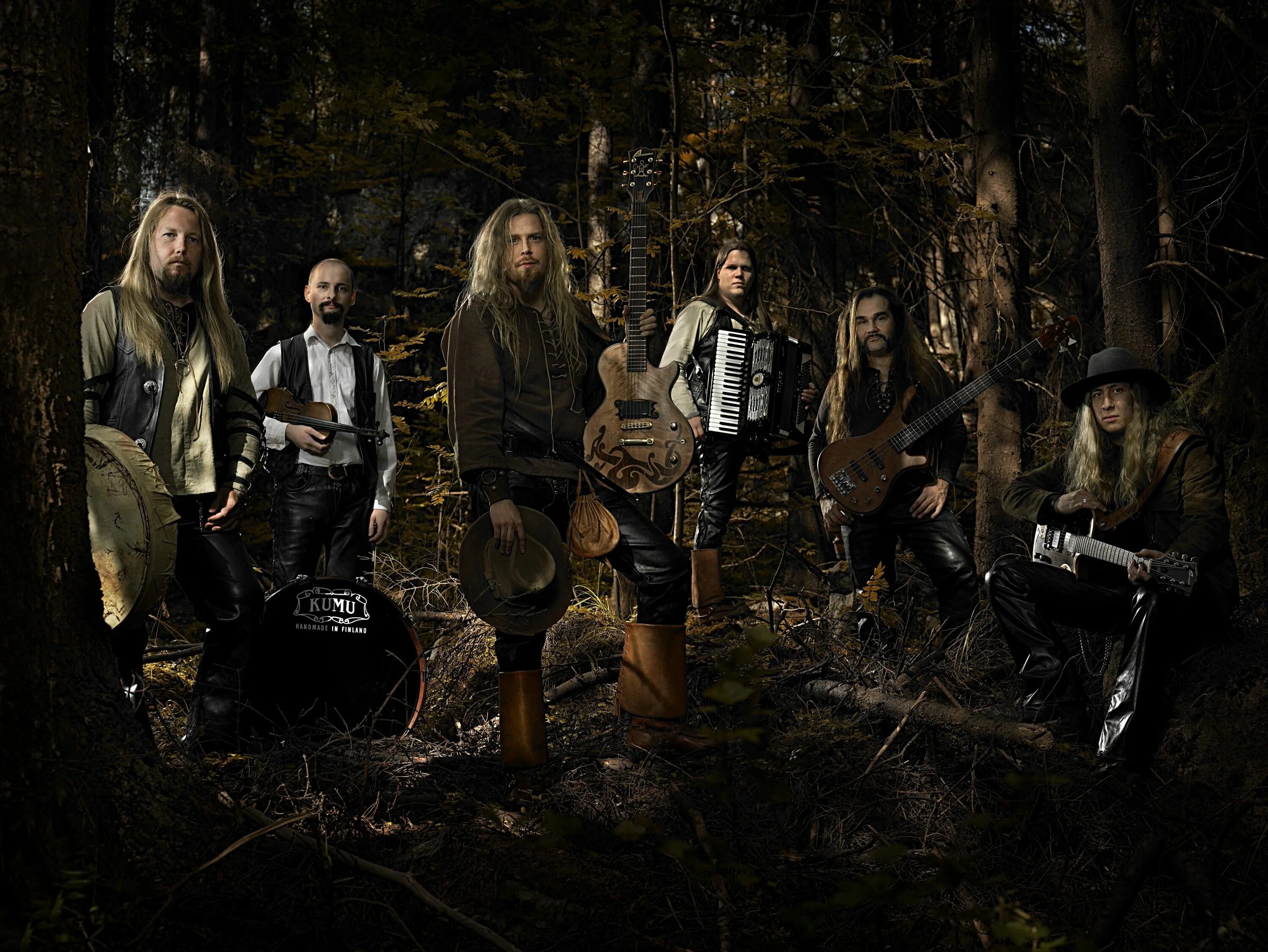 Метал группы финляндии. Группа Korpiklaani. Йонне Ярвеля. Группа Korpiklaani дискография. Йонне Ярвеля Корпиклаани.