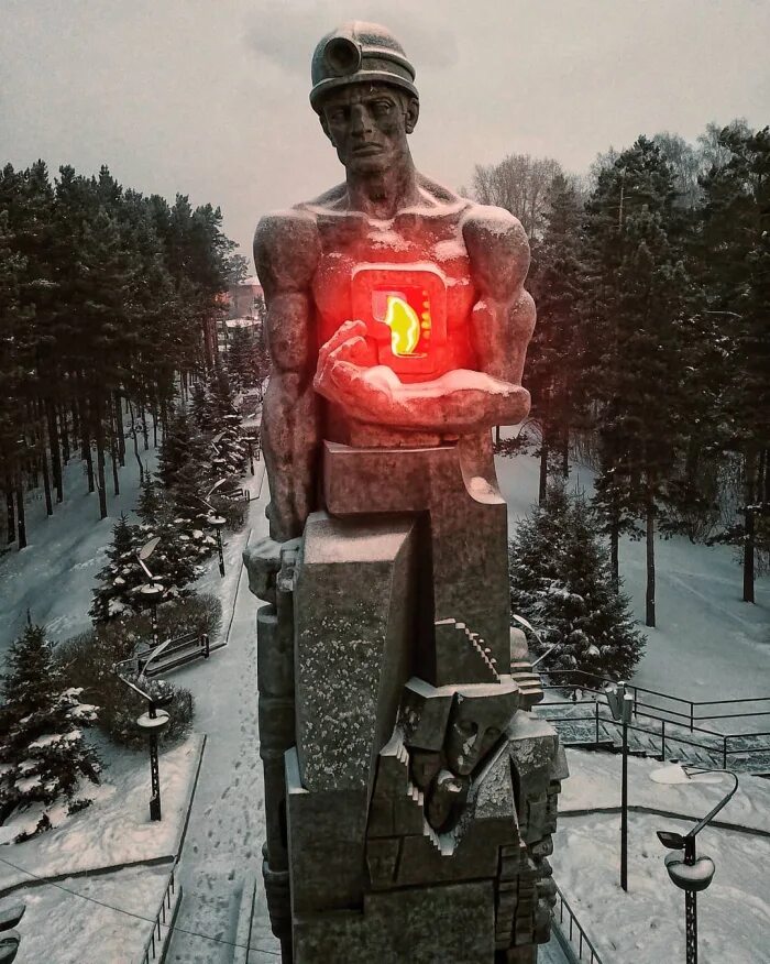 Пылающие статуи