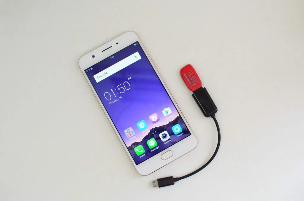 Через usb открыть телефон. Флешка к телефону через USB OTG. Samsung a7 OTG. Подключить флешку к смартфону андроид. Подключить смартфон к флешку через юсб переходник.