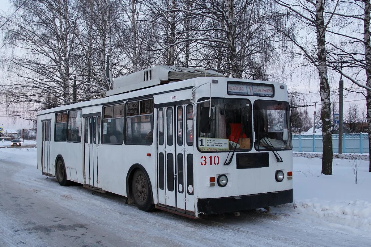 Троллейбус 6 йошкар ола. Троллейбус Йошкар-Ола ЗИУ 682гм1. ЗИУ-682гм троллейбус Йошкар Ола. ЗИУ 682 гм1 с широкой передней дверью Йошкар-Ола. Троллейбус Йошкар-Ола 310.