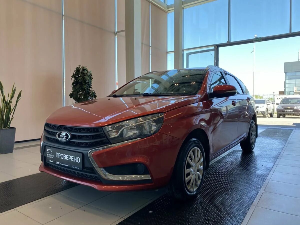 Купить б/у Lada (ВАЗ) Vesta I 1.6 AMT (106 л.с.) бензин робот в Санкт-Петербурге