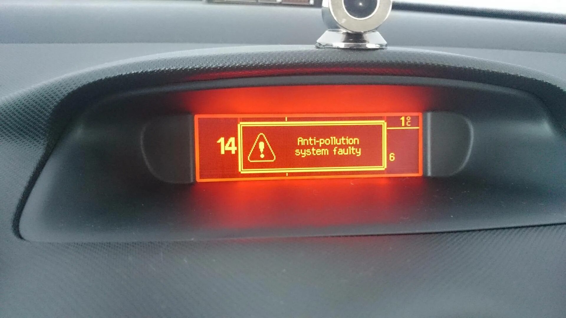 Пежо 207 горит. Antipollution fault пежо 308. бортовой компьютер пежо 3008. пежо 308 масленка на дисплее. antipollution system faulty peugeot 308 что это.
