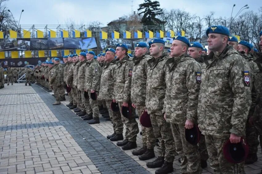 Новини україни за сьогодні останні найсвіжіші. Форма ВДВ ВСУ. ВДВ на Украине. Голубые береты Украины. 45 Бригада спецназа Гостомель.