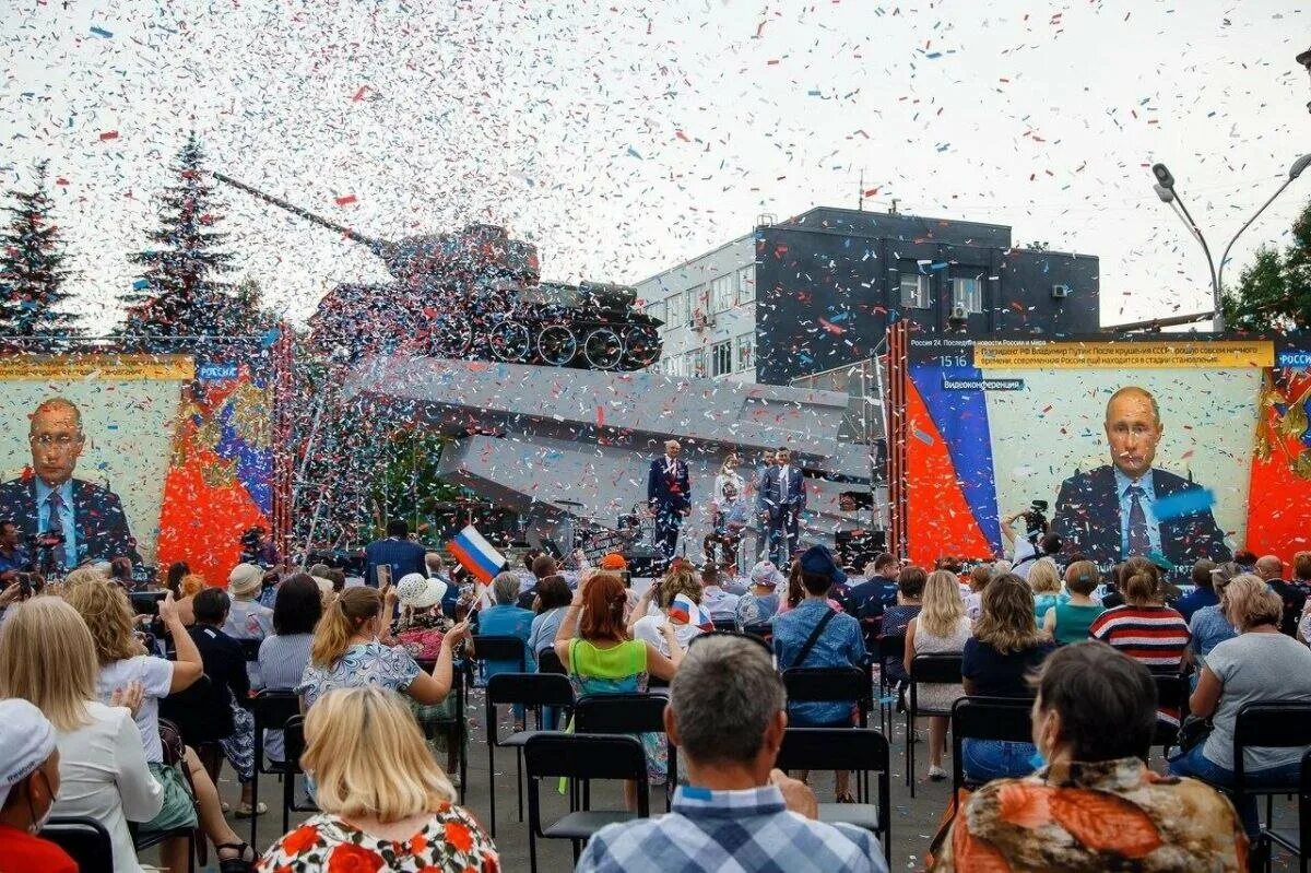 Город трудовой доблести Новокузнецк. Новокузнецк город трудовой доблести присвоение звания. Новокузнецк город трудовой доблести и воинской славы. Стела трудовой доблести Новокузнецк.