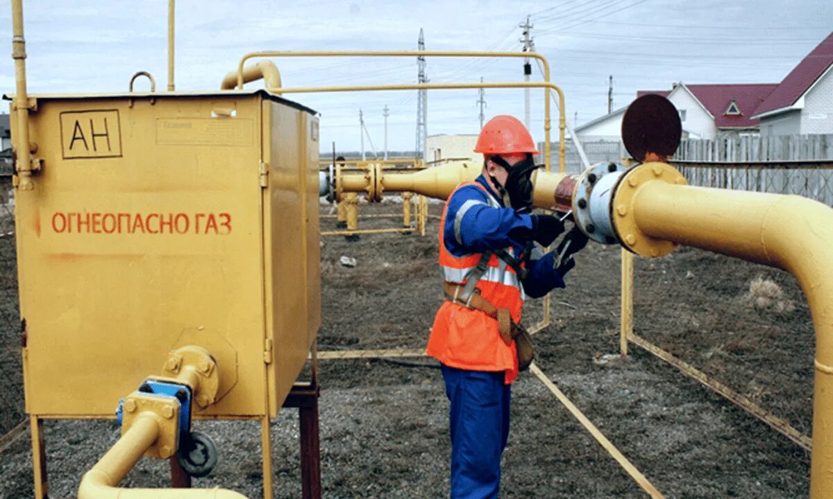 Проектирование газопровода. Промышленный газопровод. Табличка на грпш огнеопасно газ. Газовые трубы в деревне. Система газоснабжения.