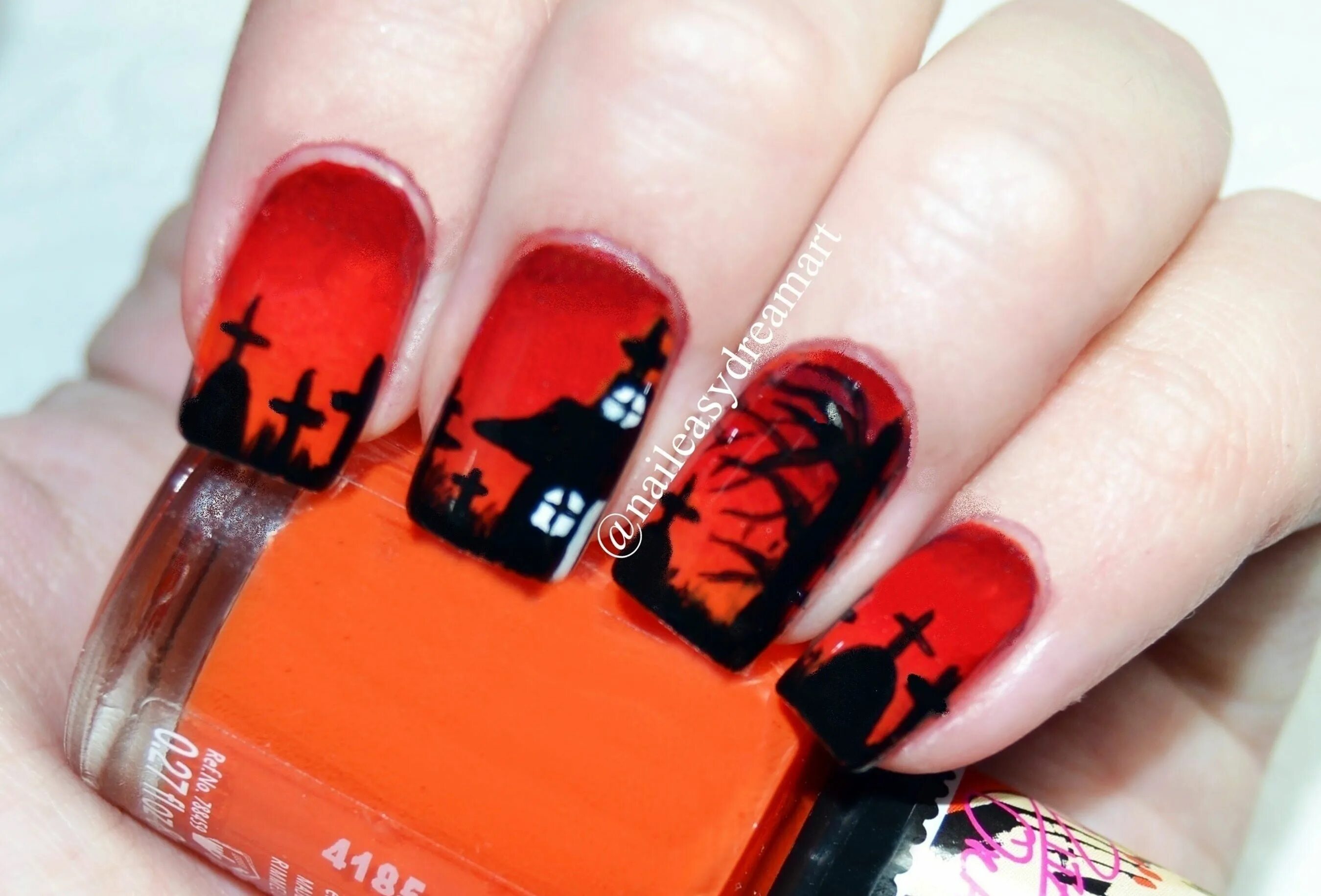 I absolutely love these Snow White themed nails, if you want more add madamluck