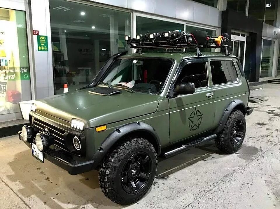 Нива 4х4 магазин спб. Нива 2131 off Road Tuning. Нива 2131 off Road. Нива оффроад 2121 зеленая. Оффроад Нива Бронто.