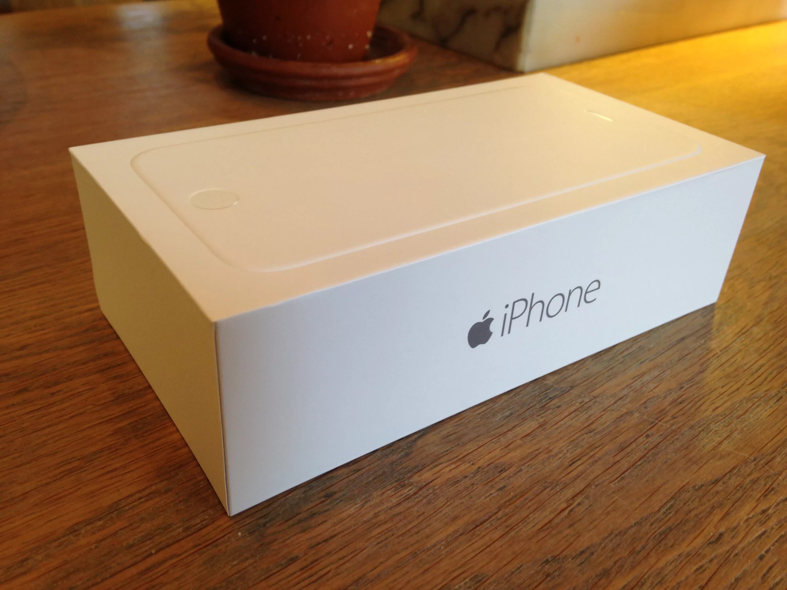 Коробка нового айфона. Iphone 6s коробка. Iphone 6 Box. Айфон 6 плюс коробка. Коробка от iphone 6.