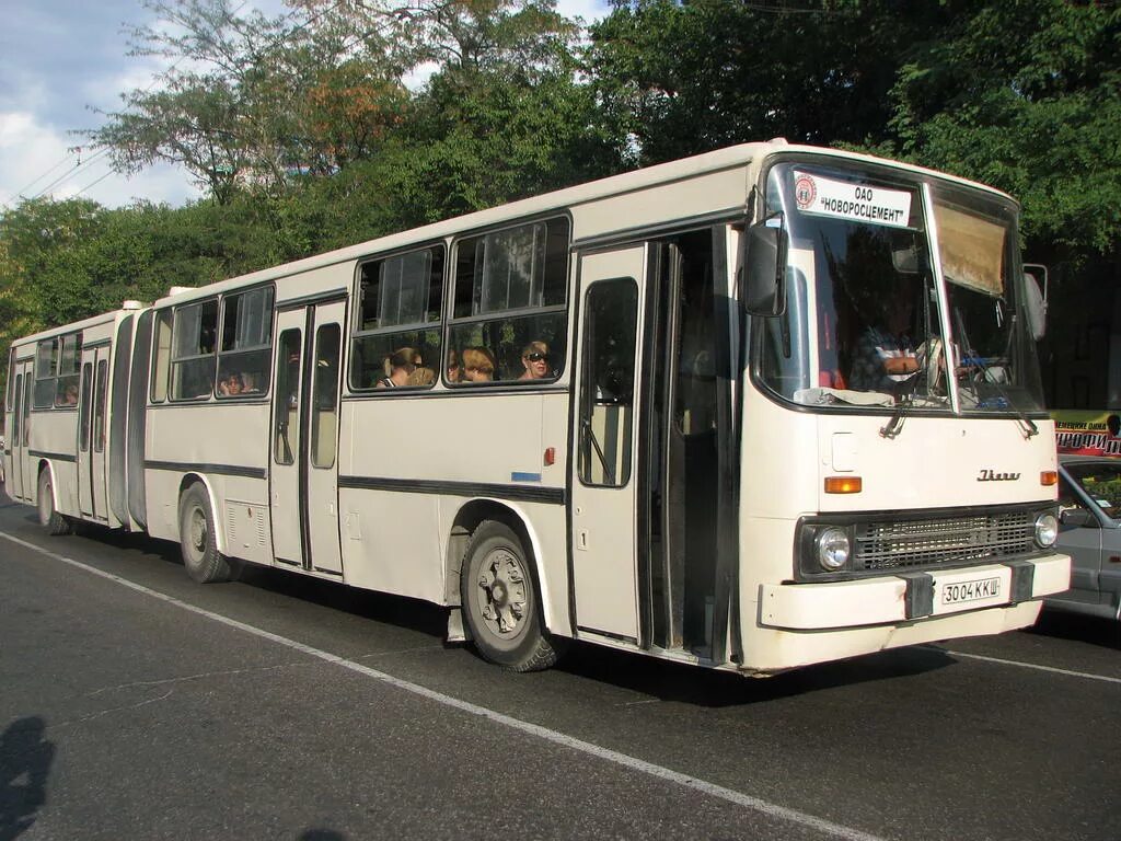 Автобусы старые дороги. Икарус 283 Новороссийск. Икарус 283 модель. Икарус 695. Икарус 280 и 283.