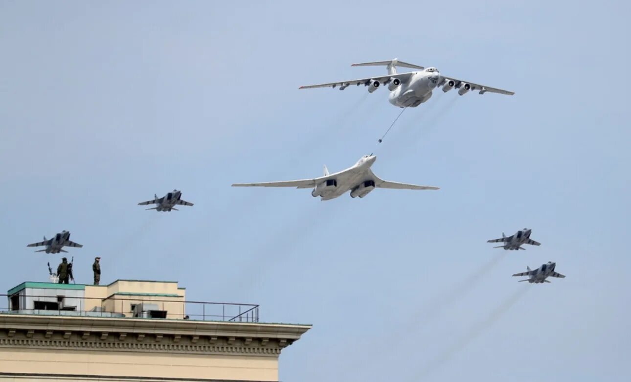 Самолет судного дня израиля поднят в воздух. Ил-80 самолёт судного. парад победы самолеты. самолет ил на параде.