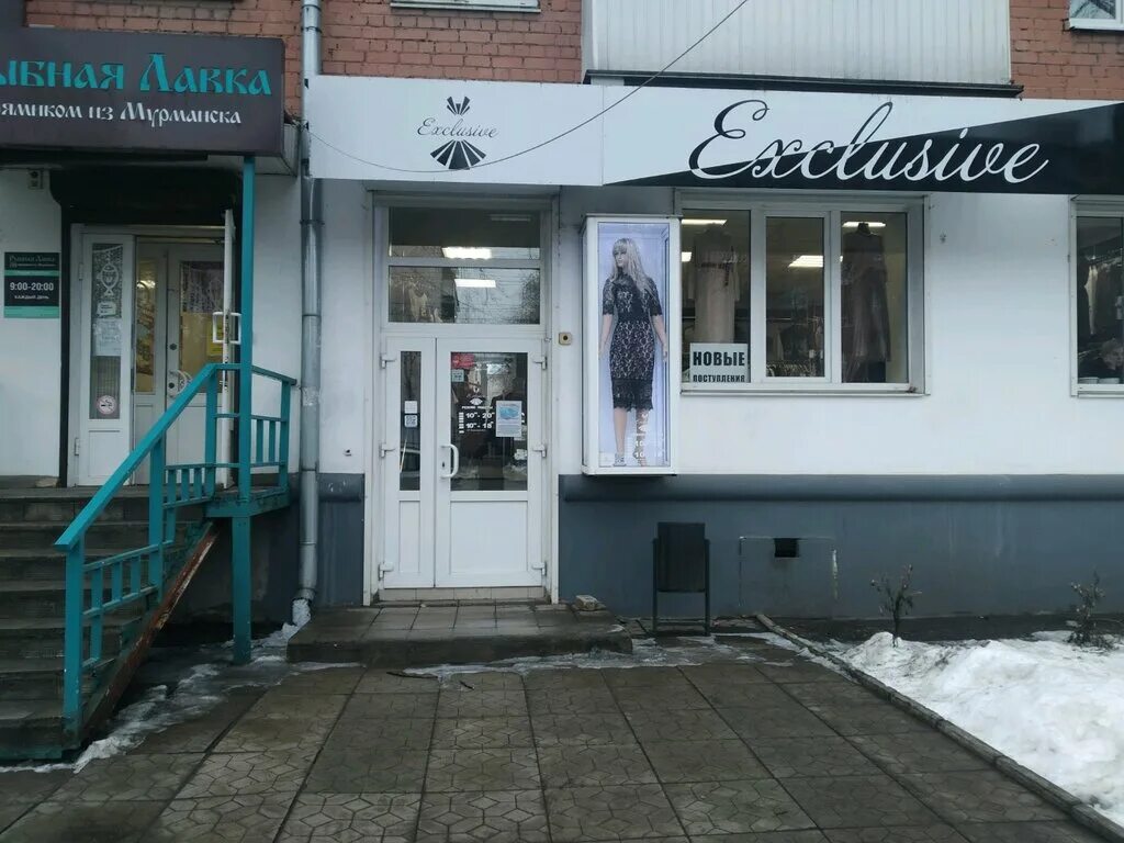 выкладка одежды в магазине. острова для магазина одежды. эксклюзив магазин одежды. свободы ярославль. магазин одежды с нуля.