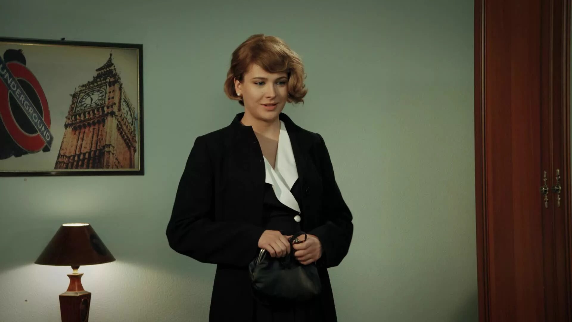 дом с лилиями похожие