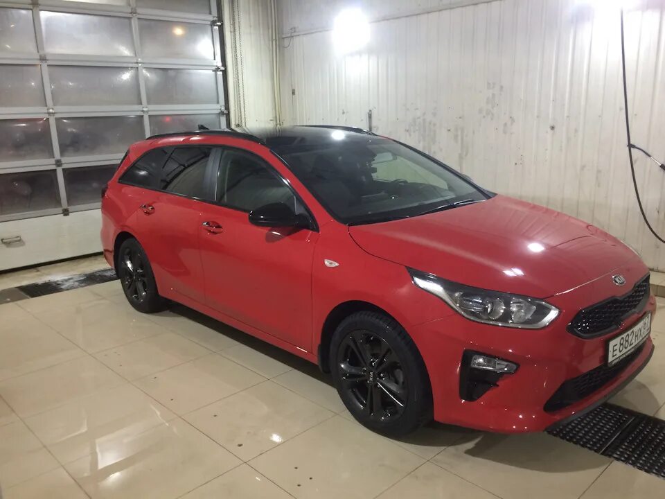 Kia Ceed 3 SW. Красный Kia Ceed CD r16. Kia Ceed 3 SW диски r18. Диски r17 Kia Ceed 2019.