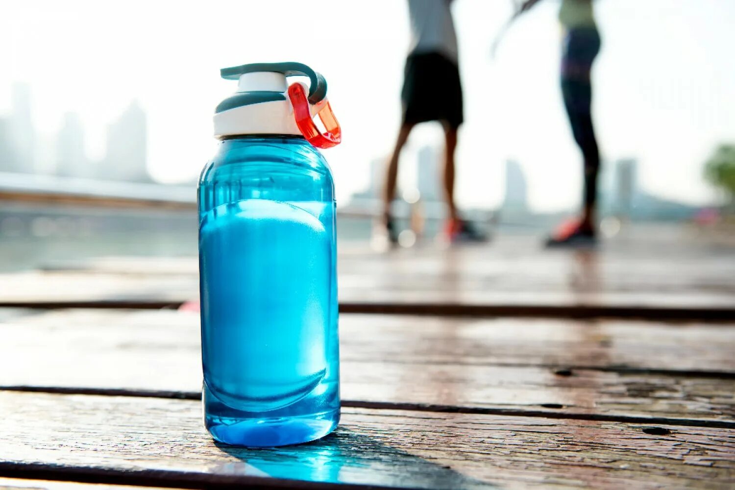 Питьевые комплексы. Ватер ботл спорт. Бутылка для воды. Пластиковая бутылка для воды. Бутылочка для воды красивая.