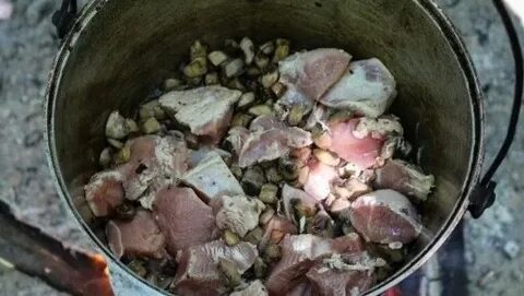 Мясо с грибами в казане