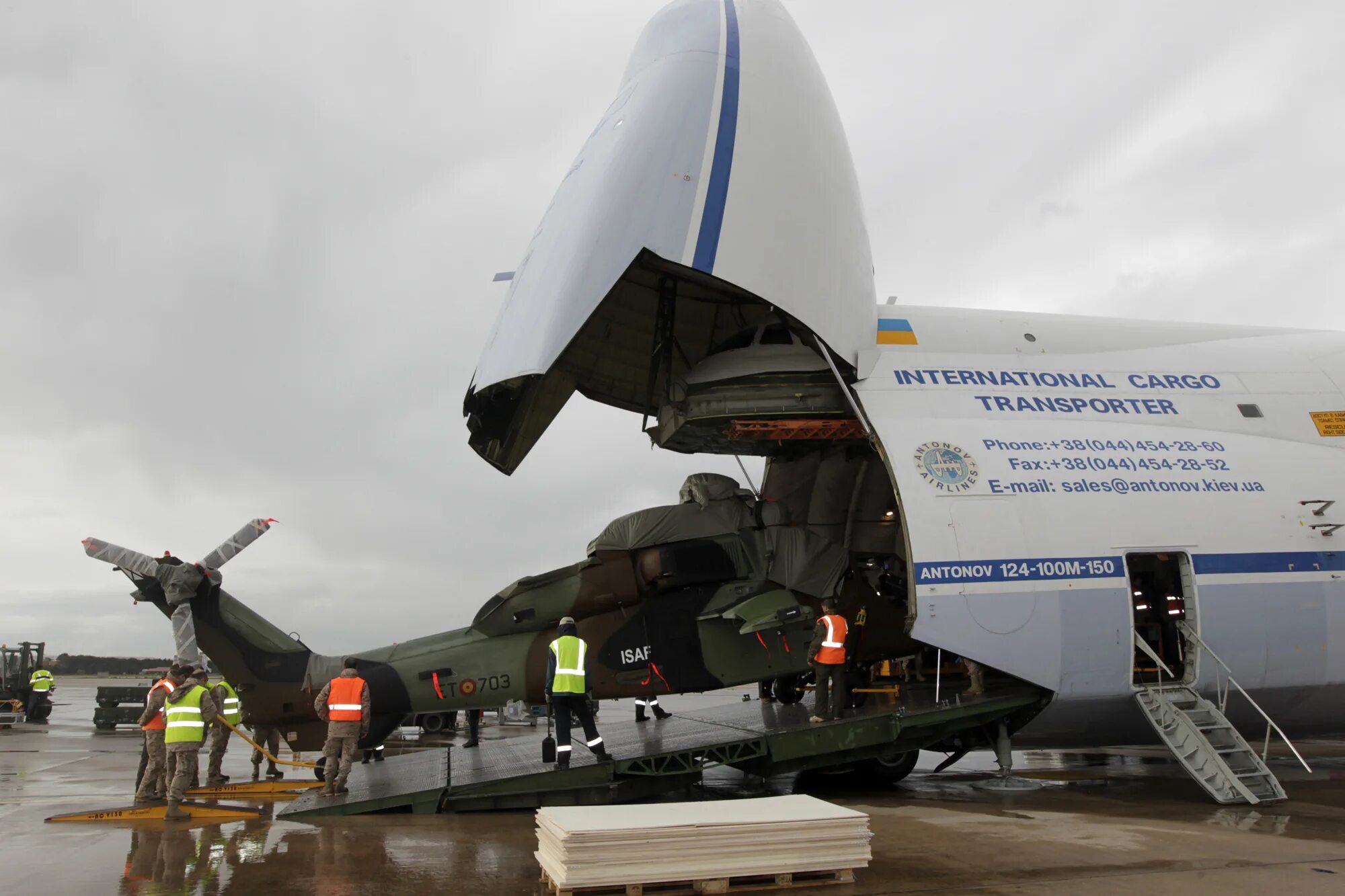 Первые грузовые самолеты. АН-124 Мрия.