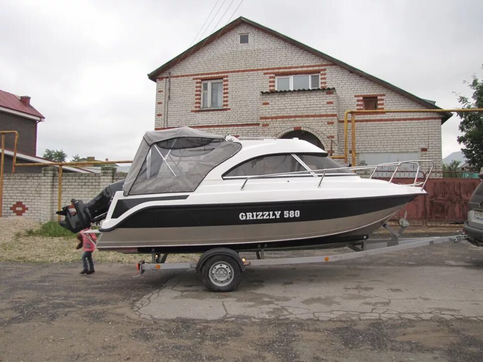 Grizzly 580 Cruiser. Катер Grizzly 580 HT. Катер Гризли 580 НТ. Лодка Гризли 580.