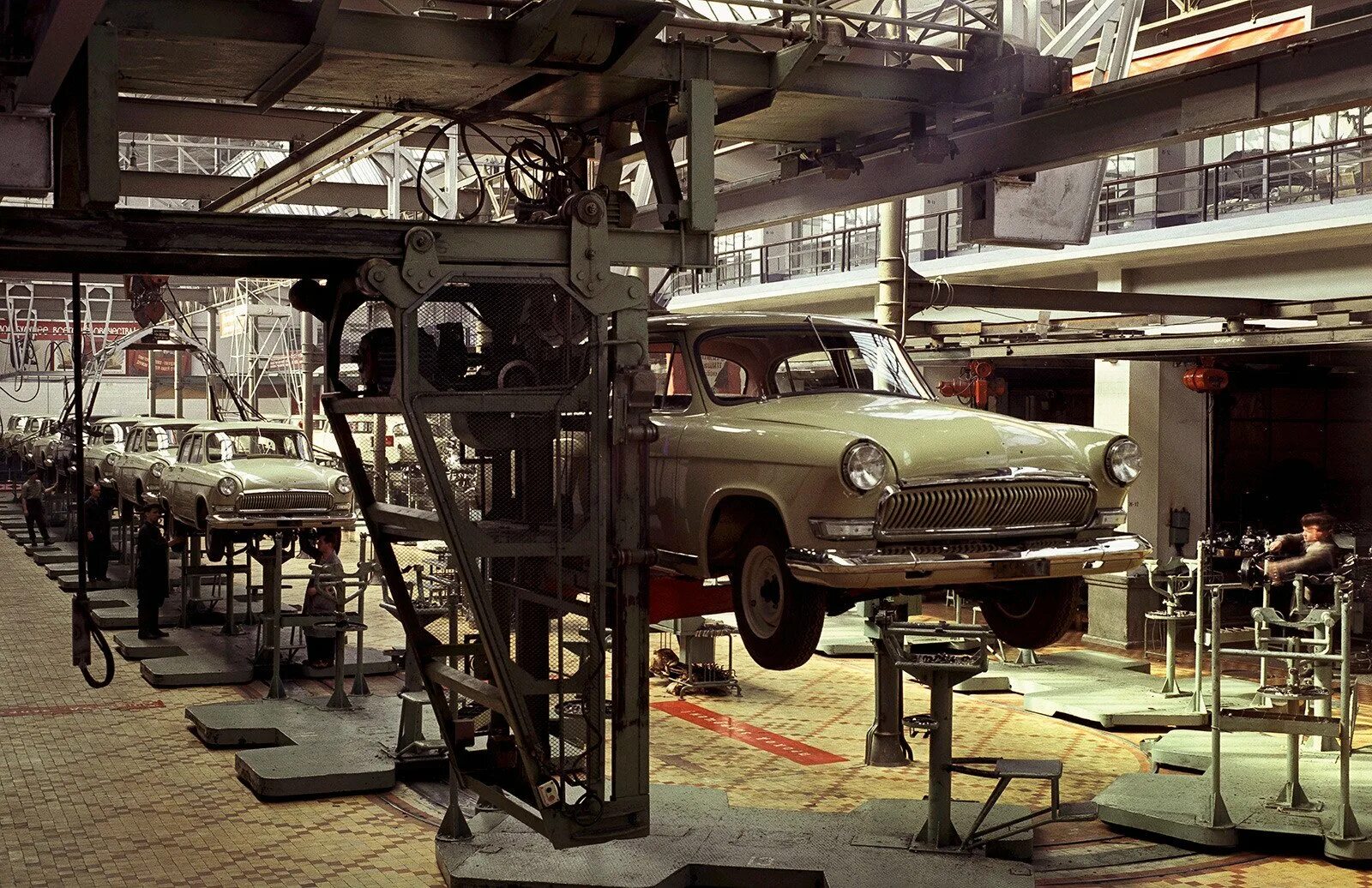 Завод газ нижний новгород. Горьковский автомобильный завод нижний новгород. Газ м20 победа конвейер. Горьковский автозавод газ в 1932 году в ссср. В каком году построили завод газ.