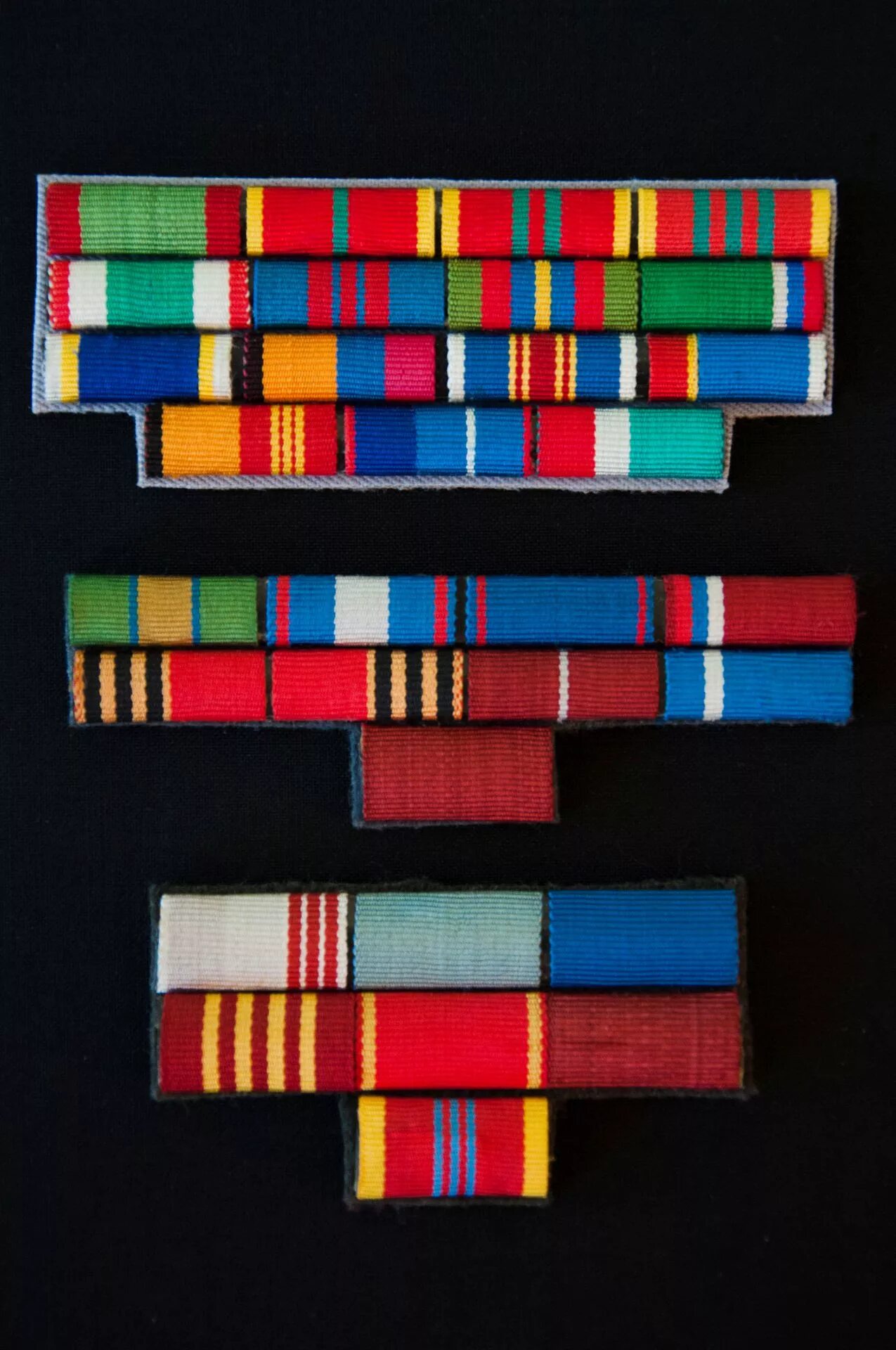 планка на предплечьях. орденские планки фсо. орденская медальная планка колодка. размещение планки. орденская колодка и планка.