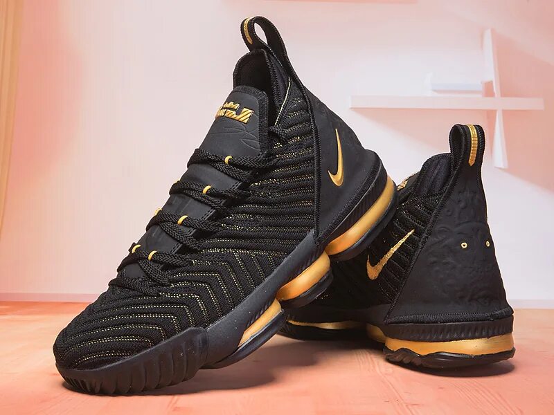 Nike LEBRON 16 Black. Nike LEBRON 16. Nike кроссовки LEBRON 16. Nike LEBRON XVI. Кроссовки черно золотые