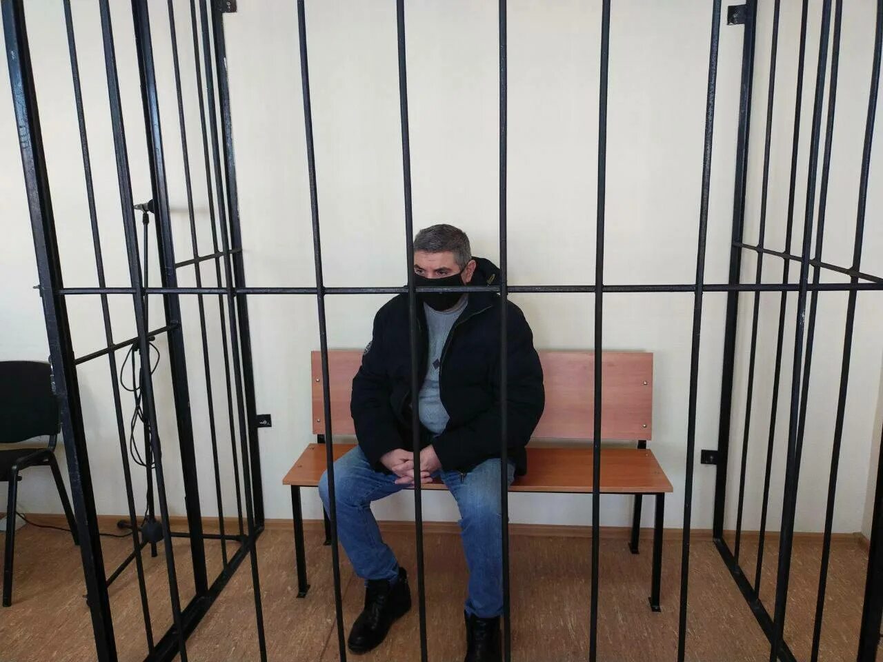 Закончился ли суд над бишимбаевым. Под арестом. Изолятор в суде. Осужденный.