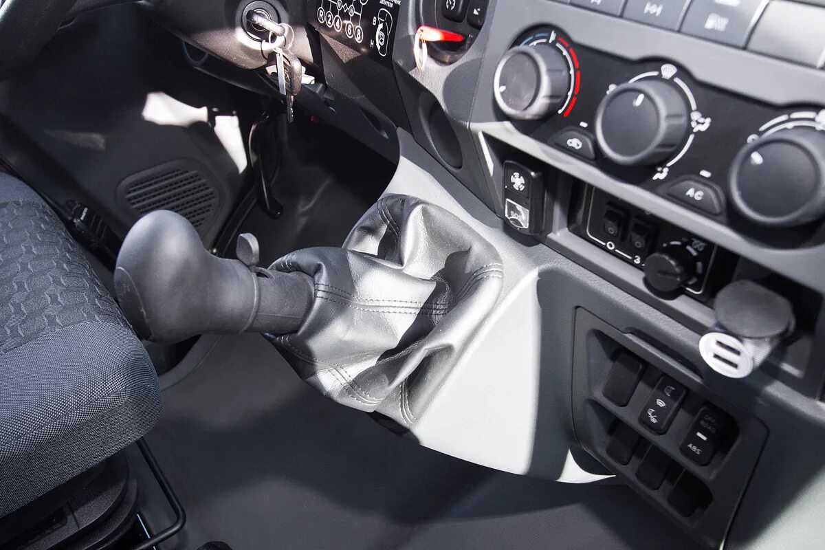 Кпп zf на урал 4320. Кпп урал некст. Урал некст кпп zf. 4320х-2402007. Коробка передач ямз-1105.