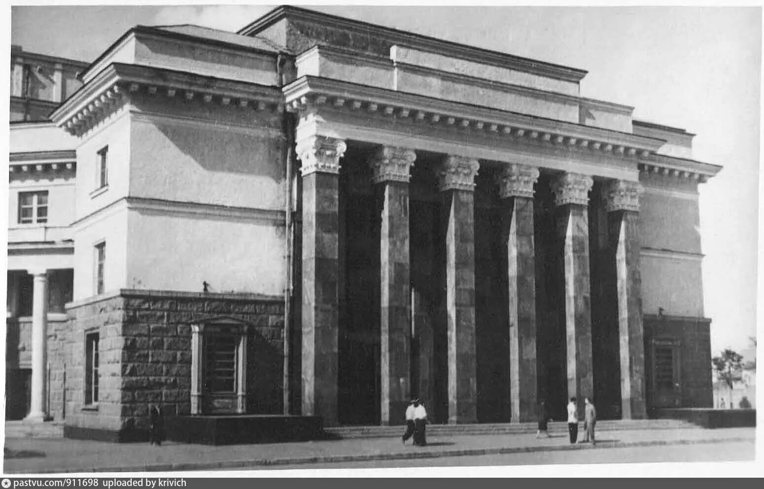 Сайт драмтеатра смоленск. Театр Смоленск. Драмтеатр Смоленск. Арбатский театр 1808. Каменный театр в Смоленске.