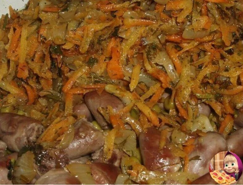 Куриные сердечки с морковью. Салат из куриных сердечек и печени. салат с куриными сердечками и морковкой. печень с луком и морковью. салат с куриными сердечками и печенью.
