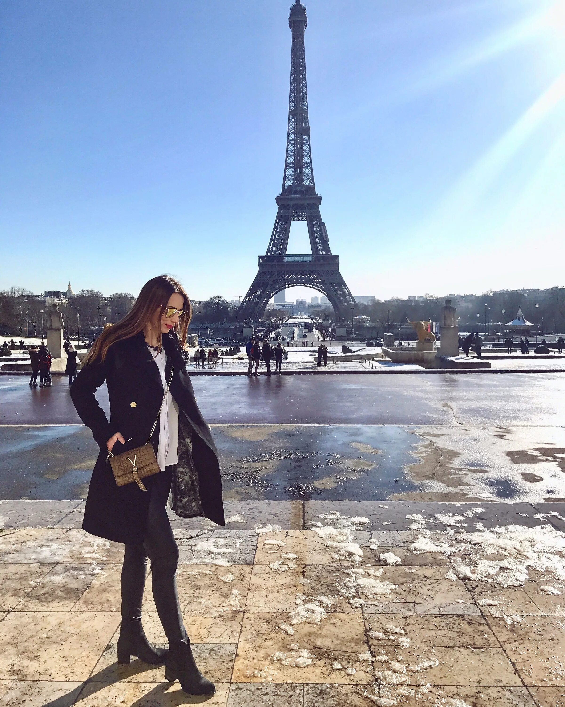 Франция изменилась. Париж люди. Девушка в Париже зимой. Девушка из Парижа. Реальный Париж.